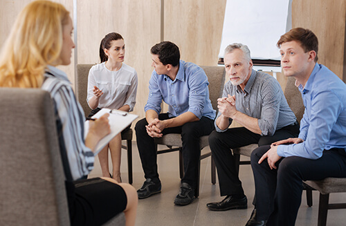 group therapy taking place the the opioid addiction treatment center california provides
