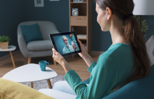 3 Benefits of an Online Intensive Outpatient Program woman partakes in an online IOP
